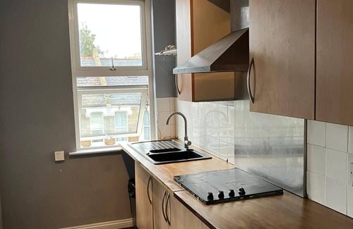 Kensal Green Apartment | Central London Flat in Kensal Green Newly renovated on quiet private street