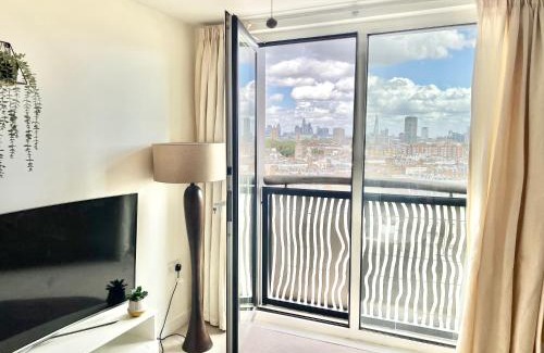 Churchill Apartment | Central London skyline view highest floor service apartment