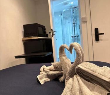 Kennington House | Central London Zone1 Room - Bath