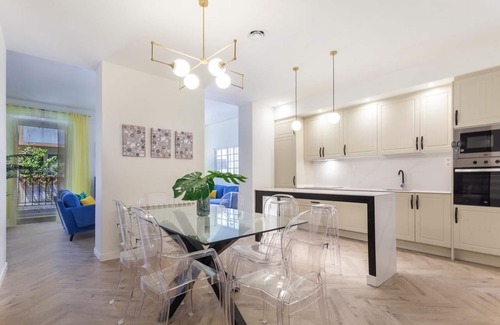Embajadores Apartment | Central Madrid, with 5bdrs! Up to 10 people!