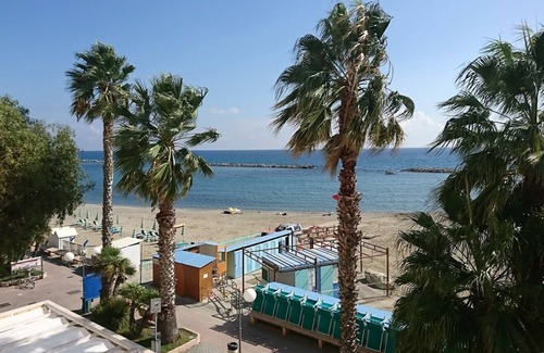 San Bartolomeo al Mare Apartment | Central mini apartment right by the sea, Diano Marina, max. 4 people