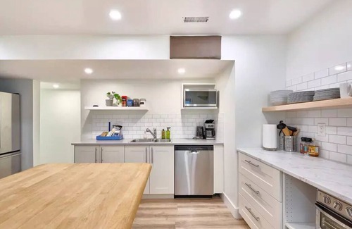 East Side House | Central modern 3-bedroom home