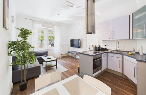 Wiesbaden Apartment | Central modern apartment I balcony I up to 4 persons