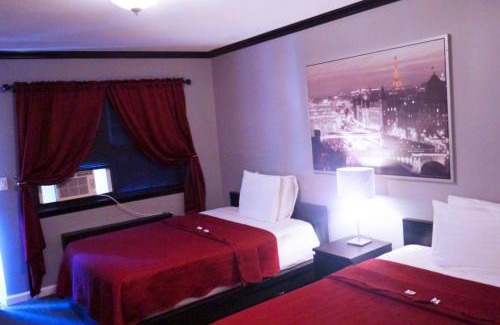White Plains Hotel | Central Motel Courtyard