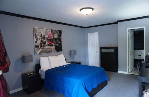 White Plains Hotel | Central Motel Courtyard
