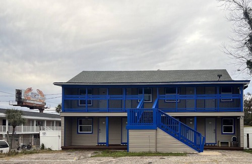 Myrtle Beach Apartment | Central Myrtle Beach Stay | Walk to Ocean 🌊