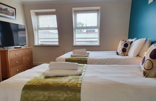 Swindon Apartment | Central Old Town - Spacious Family Apartment