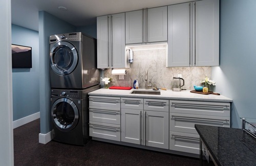 Fernwood Apartment | Central Park Prestige (B) - A Brand New Boutique Hotel Style Room Near Downtown