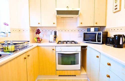 Stafford House | Central Peaceful Home with Parking, Wi-Fi & Garden