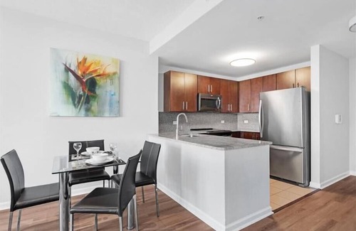 Hudson Exchange Apartment | Central & Pet-friendly 1BR w. Full Kitchen & Oven | Jersey City