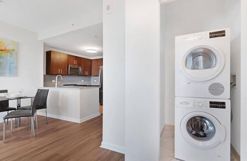 Hudson Exchange Apartment | Central & Pet-friendly 1BR w. Full Kitchen & Oven | Jersey City