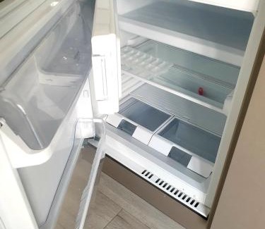 Les Baumettes Apartment | Central place close to the beach AC air , WI FI, parking