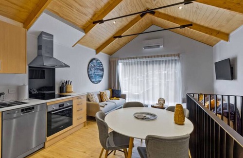 Queenstown Apartment | Central Queenstown Apt 15a with Gym, walk to town