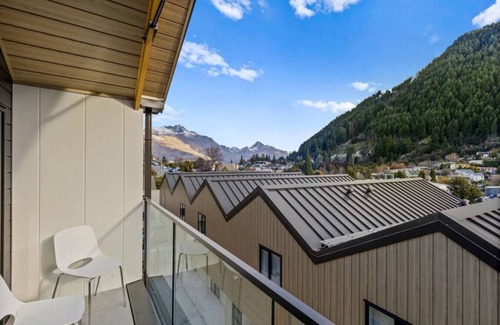 Queenstown Apartment | Central Queenstown Apt 15a with Gym, walk to town