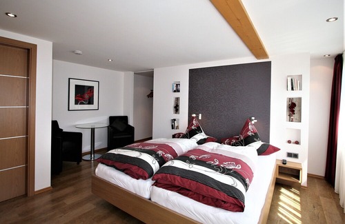 Oberstdorf Apartment | Central, quiet location, 5-star comfort, south-facing balcony, summer: mountain railway incl.