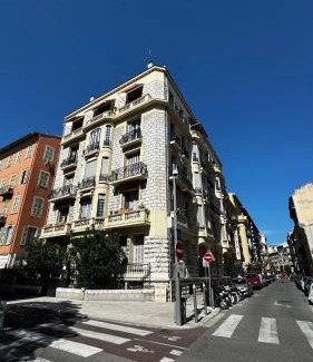 Centre Ville-Gare Apartment | Central Riviera Charm