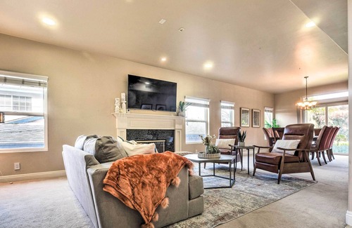 Morena House | Central San Diego Home: Fireplaces & Fire Pit