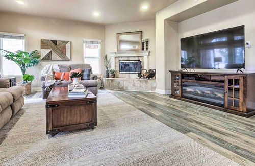 Morena House | Central San Diego Home: Fireplaces & Fire Pit