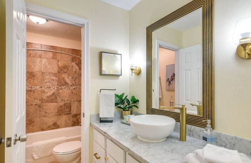 El Lago House | Central Seabrook Home: Pool ~ 2 Mi to NASA Center!