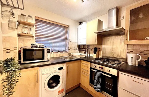 Aylesbury House | Central Semi - Detached Home with Private Parking!