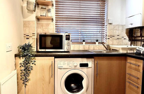 Aylesbury House | Central Semi - Detached Home with Private Parking!