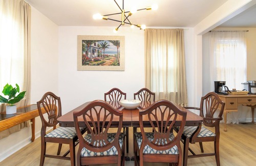 Columbus House | Central Serene Affordable - Walk to Eats & Stores