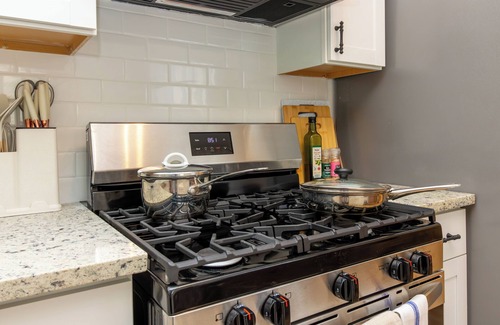 Columbus House | Central Serene Affordable - Walk to Eats & Stores
