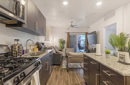 Rio Grande Apartment | Central SLC Apartment King Bed Gym Smart TV