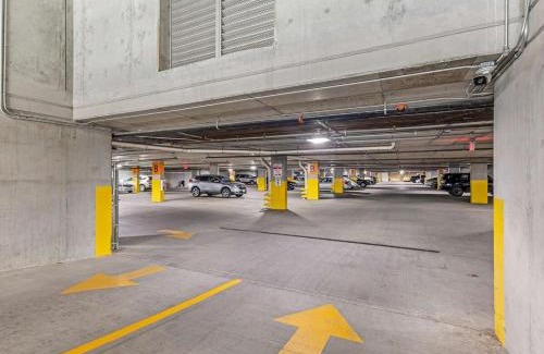 Rio Grande Apartment | Central SLC Apartment King Bed Gym Smart TV