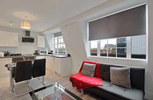Slough Apartment | Central slough - sleeps 3 - transport links