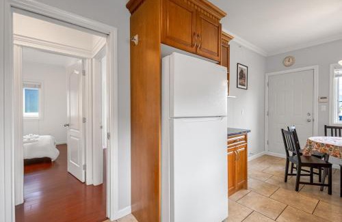 Renfrew-Collingwood Apartment | Central Spacious 3 Br Upstairs