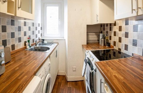 Dundee Apartment | ☆ Central, Spacious Apartment Close to University☆