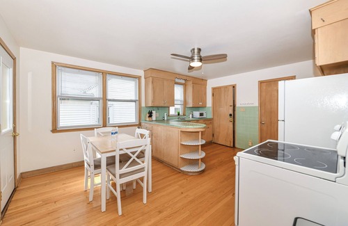 Wauwatosa Apartment | Central Spacious Unit: Pet Friendly W/King Bed