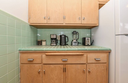 Wauwatosa Apartment | Central Spacious Unit: Pet Friendly W/King Bed
