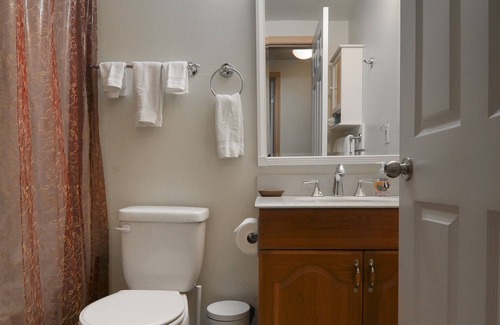 Yesler Terrace House | Central Spot, 4 beds, Stocked Kitchen