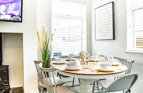 Stamford House | Central Stamford Townhouse With Parking