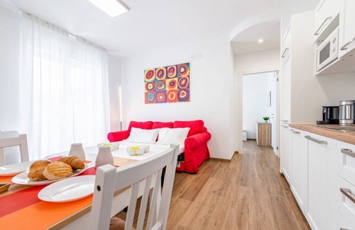 Municipio 2 Apartment | Central Station Apt with parking! x4