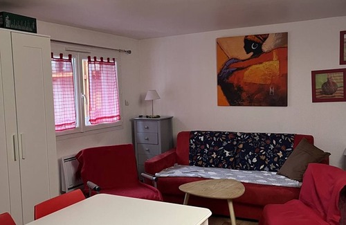 Laveissiere Apartment | Central studio in Lioran with terrace and parking