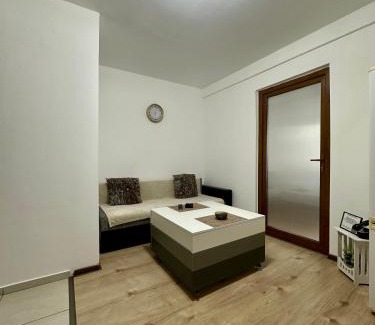 Pitesti Apartment | Central Studio