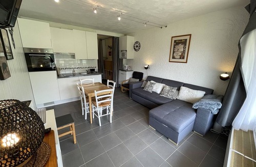 Laveissiere Apartment | Central studio with balcony and WiFi