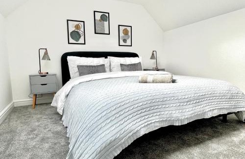 Saint Ola House | Central, Stylish - 2 Bed Property, The Stable @ Warrenfield, Free WiFi & Parking