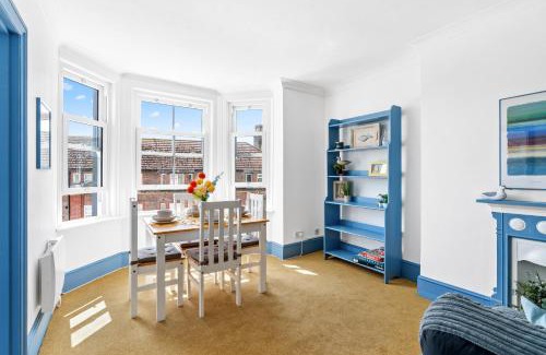 Worthing Apartment | Central Stylish Apartment - FREE Parking - 4min to beach
