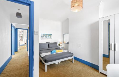 Worthing Apartment | Central Stylish Apartment - FREE Parking - 4min to beach