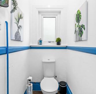 Worthing Apartment | Central Stylish Apartment - FREE Parking - 4min to beach