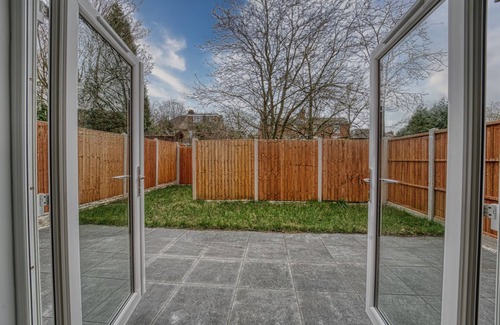 Coventry House | Central & Stylish | Garden & Parking