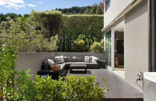 Queenstown City Centre House | Central Sunset Charm