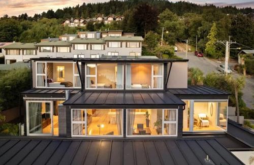 Queenstown City Centre House | Central Sunset Charm