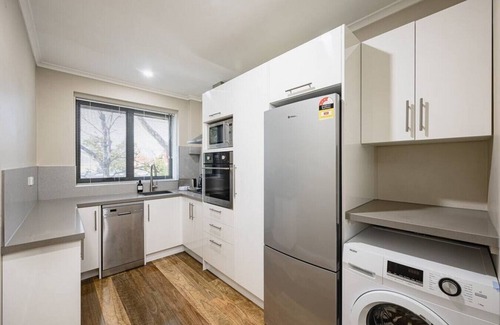 Armadale Apartment | Central to Everything Spacious 1 Bedroom Apartment