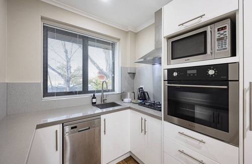 Armadale Apartment | Central to Everything Spacious 1 Bedroom Apartment