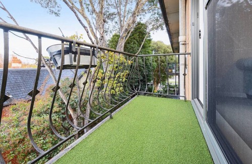 Armadale Apartment | Central to Everything Spacious 1 Bedroom Apartment